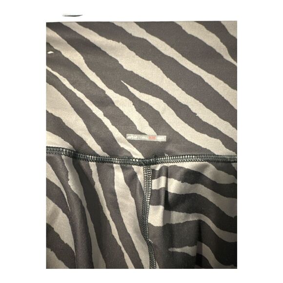 Aerie Gray Zebra Print High Rise Leggings, Medium - Picture 4 of 9